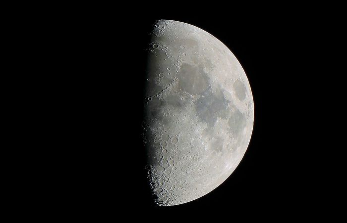 Луна 6  января  2017  года. Степень  освещенности - 59%.